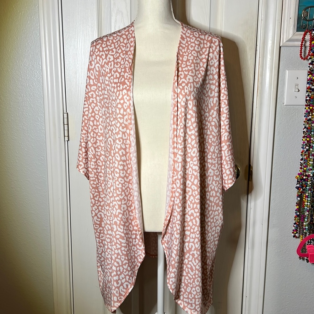 Rose, cheetah print kimono